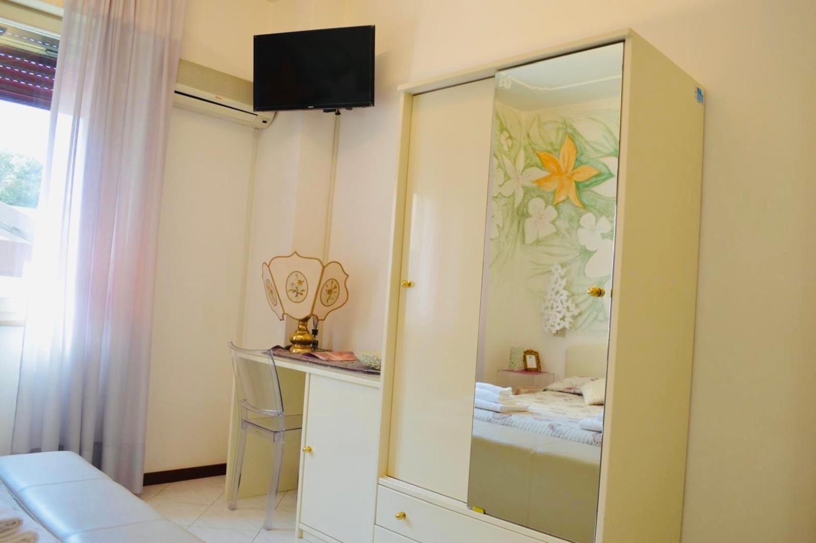 Hotel Julia Llido Degli Estensi Quarto foto